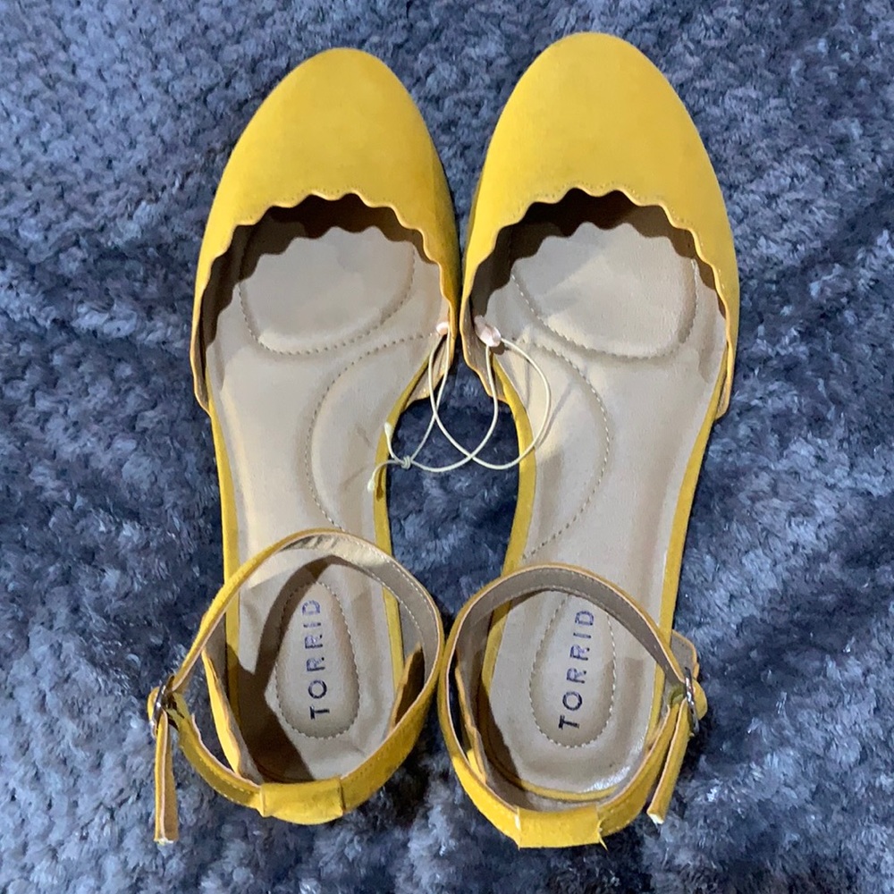 Torrid Scalloped Flats NWOT Size 11W Yellow
